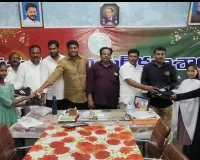 పరిగి ప్రభుత్వ జూనియర్ కళాశాలలో విద్యార్థులకు షూస్ పంపిణీ