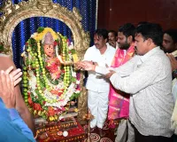 మహంకాళి అమ్మవారిని దర్శించుకున్న కాంగ్రెస్ నేత నీలం మధు 