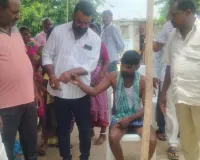 మృతుడి కుటుంబ సభ్యులకు ఆర్థిక సహాయం అందించిన కందిమల్ల గోపాల్ రెడ్డి