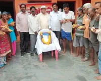 మానసిక వికలాంగులకు పండ్ల పంపిణీ