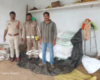 అక్రమంగా నిల్వ చేసిన 16 క్వింటాళ్ల పీడీఎస్‌ బియ్యం స్వాధీనం