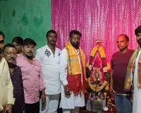 శ్రీ బంగారు మైసమ్మ దేవాలయానికి ప్రముఖుల రాక 