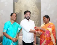 సీఎం రేవంత్ రెడ్డికి రాఖీ కట్టిన కొండా సురేఖ, సీతక్క