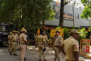 మరోసారి బెంగుళూర్ కు బాంబు బెదిరింపులు