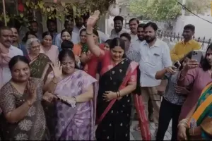 బండి సంజయ్ కు కేంద్రమంత్రి పదవి.. భార్య, కొడుకు డ్యాన్స్