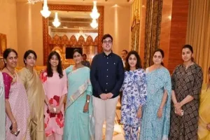 రామోజీరావుకు షర్మిల నివాళి.. కుటుంబీకులకు పరామర్శ