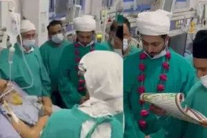 ఐసీయూలో తండ్రి.. ఆస్పత్రిలో పెళ్లి చేసుకున్న కూతుర్లు