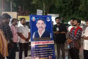 ఎస్సీ ఎస్టీ వర్గీకరణ తీర్పుపై చైతన్యపురి ఛత్రపతి శివాజీ చౌరస్తాలో మంద కృష్ణ మాదిగ  చిత్ర పటానికి  పాలభిషేకం