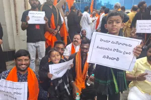 సౌత్ ఈస్ట్ జోన్ కార్యాలయంలో ఉన్నతాధికారులు లేకపోవడంతో నిరసనకు దిగిన  అయ్యప్ప భక్తులు