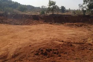 బరితెగించిన మట్టి మాఫియా  