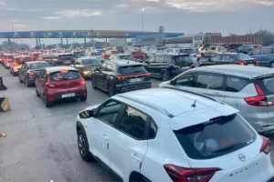 సంక్రాంతి సందడి: రయ్.. రయ్.. పట్నం నుంచి పల్లెకు..