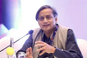 కేరళ కాంగ్రెస్‌లో ‘థరూర్’ కలకలం