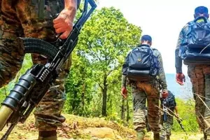  మావోయిస్టులకు షాక్.. 9 మంది మావోల లొంగుబాటు