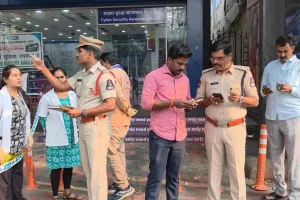 కోఠి బ్యాంక్‌ స్ట్రీట్‌లో కాల్పుల కలకలం