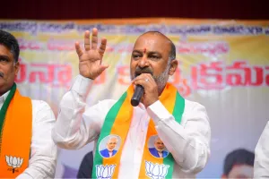 హిజాబ్ వ్యాఖ్యలు మంటపెట్టాయి.. ఒవైసీకి బండి సంజయ్ స్ట్రాంగ్ కౌంటర్!!