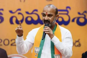 కరీంనగర్ కోటపై కాషాయ జెండా.. బండి సంజయ్ సంచలన వ్యాఖ్యలు