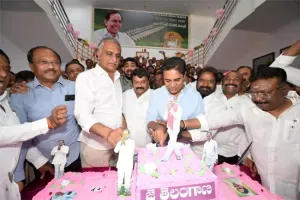 తెలంగాణ జాతి హీరో కేసీఆర్: కేటీఆర్