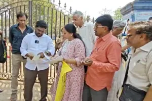 యాత్రికులకు డబ్బులు తిరిగి ఇచ్చిన గాయత్రి టూర్స్ 