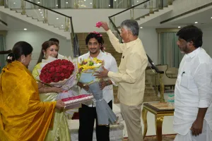 భట్టి విక్రమార్క కుమారుడు, కోడలిని ఆశీర్వదించిన చంద్రబాబు 