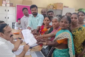 గ్రాడ్యుటీ ఇవ్వాలని కలెక్టర్‌కు వినతి