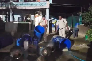 ధర్మ తండాలో గుడుంబా పై పోలీస్ దాడులు
