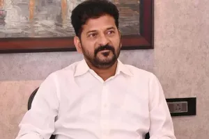 సీఎం రేవంత్‌రెడ్డి విమానానికి తృటిలో ప్రమాదం తప్పింది