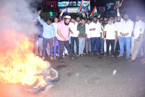 రాహుల్ గాంధీ, ప్రియాంక గాంధీ అరెస్ట్‌కు నిరసనగా సంగారెడ్డిలో  ముంబై హైవే ను దిగ్బంధించిన టీపిసిసి వర్కింగ్ ప్రెసిడెంట్ జగ్గారెడ్డి
