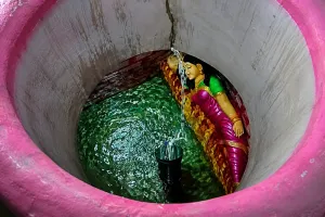 మంచిర్యాల మహాకాళి ఆలయంలో వింత దృశ్యం.. నీటిలో కనిపించిన అమ్మవారి విగ్రహం