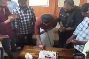 కాణిపాకంలో సాయి దుర్గా తేజ కేక్ కటింగ్‌.. ఎలా అనుమతించారు?