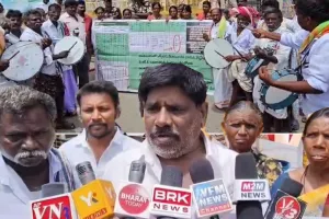 ఎస్సీల భూమి ఆక్రమించారంటూ వీఆర్వోపై ఆరోపణలు.. కలెక్టరేట్ వద్ద నిరసన