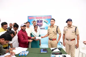 కనకదుర్గ చిట్‌ఫండ్స్ బాధితులకు రూ.2.34 కోట్ల చెక్కులు పంపిణీ చేసిన ఎస్పీ అఖిల్ మహాజన్