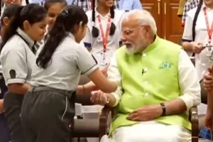 చిన్నారులతో రాఖీ పౌర్ణమి వేడుకలు జరుపుకున్న ప్రధాని మోదీ