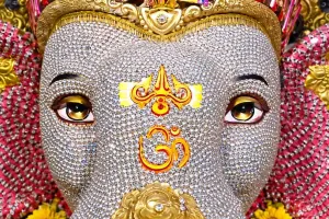 విజయవాడలో అంగరంగ వైభవంగా గణేష్ ఉత్సవాలు.. ప్రత్యేక ఆకర్షణగా చాక్లెట్ గణపతి