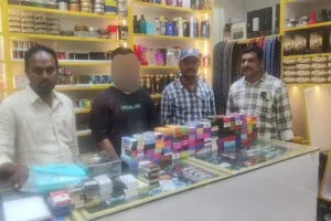మాధాపూర్‌లో నిషేధిత ఈ-సిగరెట్ల దందా.. ముగ్గురు వ్యక్తులు అరెస్ట్
