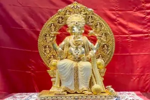 బేగంబజార్‌లో 48 కిలోల బంగారు గణేశుడు