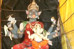 లాల్ దర్వాజా వద్ద వారాహి దేవి థీమ్ గణనాథుడు
