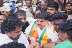 విద్యార్థుల ఫీజు రీయింబర్స్‌మెంట్ కోసం ఆందోళన.. రామచందర్‌రావు అరెస్ట్